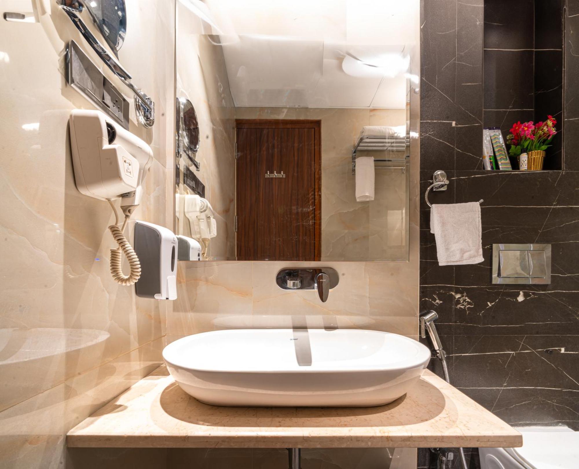 Treebo Premium Heritage Grand -Majiwada Thane Exterior foto