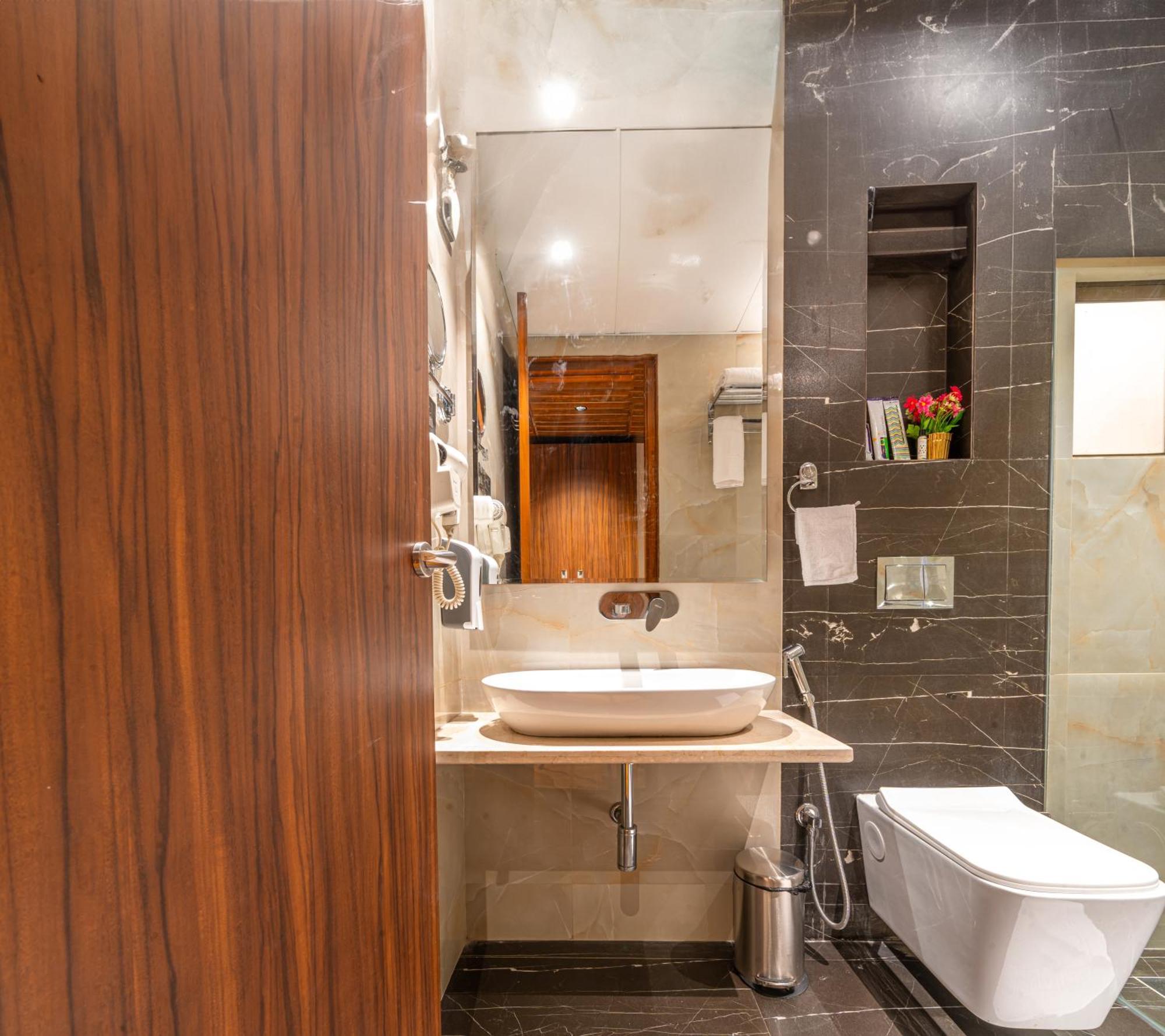 Treebo Premium Heritage Grand -Majiwada Thane Exterior foto