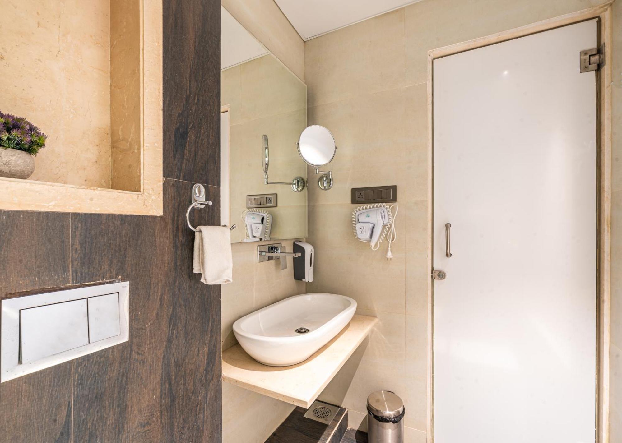 Treebo Premium Heritage Grand -Majiwada Thane Exterior foto
